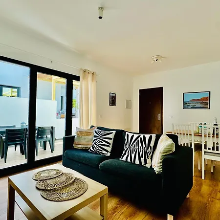 Patricia By Vulcano Homes ヴィラ *