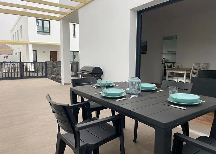 Patricia By Vulcano Homes ヴィラ